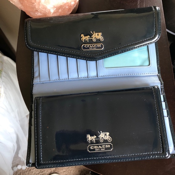 Coach Patent leather wallet with check book navy blue - Picture 9 of 14